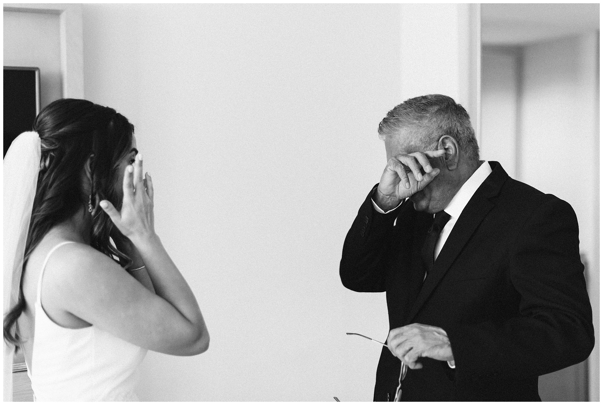 Emotional first look of bride Henna and her Dad